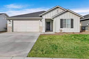 New Model like home in Meridian with 3 bedrooms